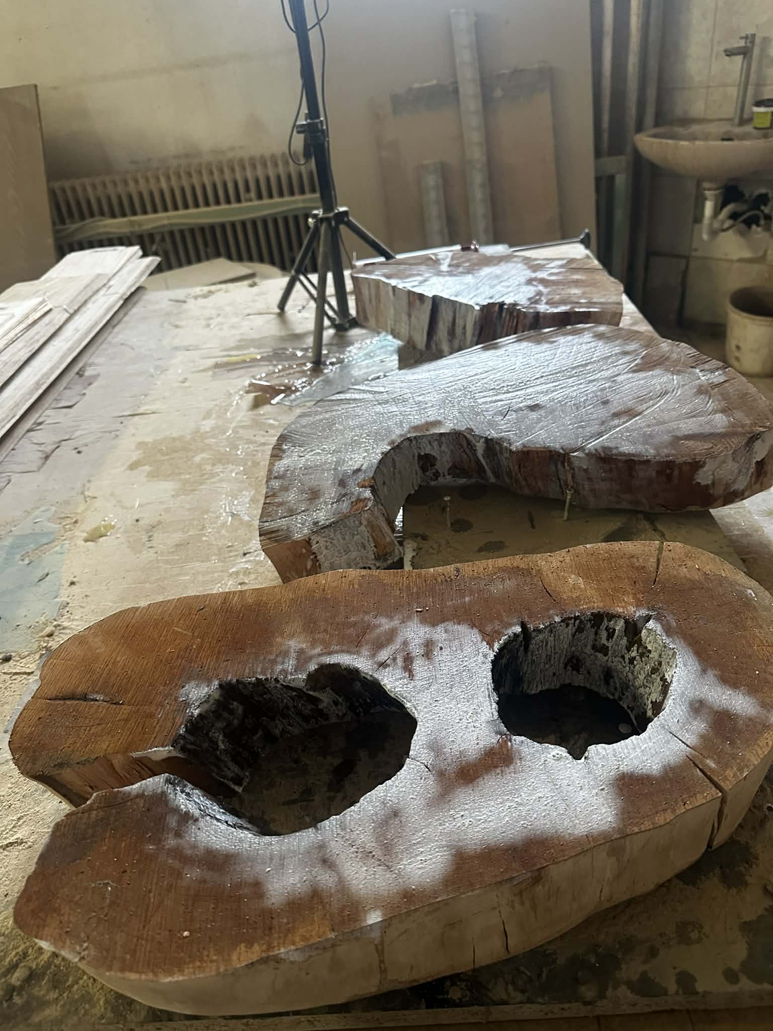 výroba epoxidových stolů